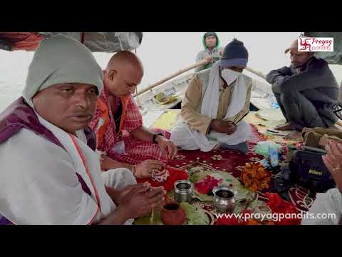Pilgrims from Orissa performing Asthi Visarajan and Ganga Poojan in Prayagraj Triveni sangam