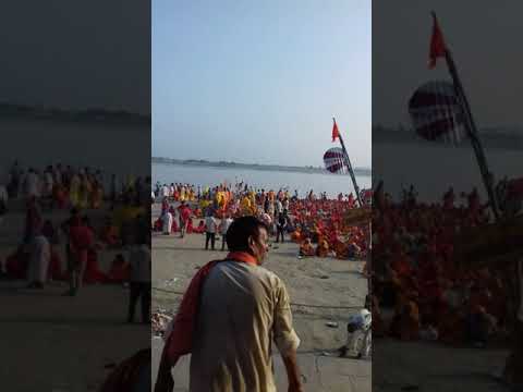 Ayodhya me Pind Daan karte huye log