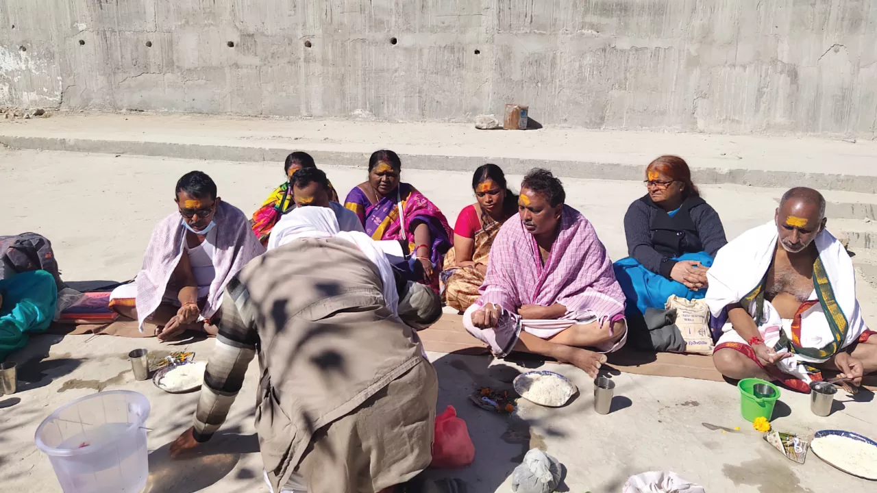 Pind Daan being performed at Brahma Kapal