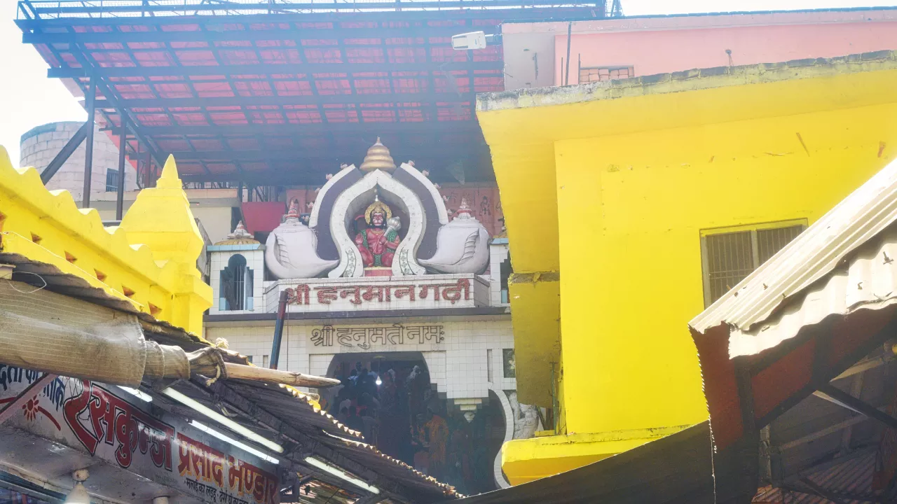 The entrance to Hanuman Garhi, Ayodhya