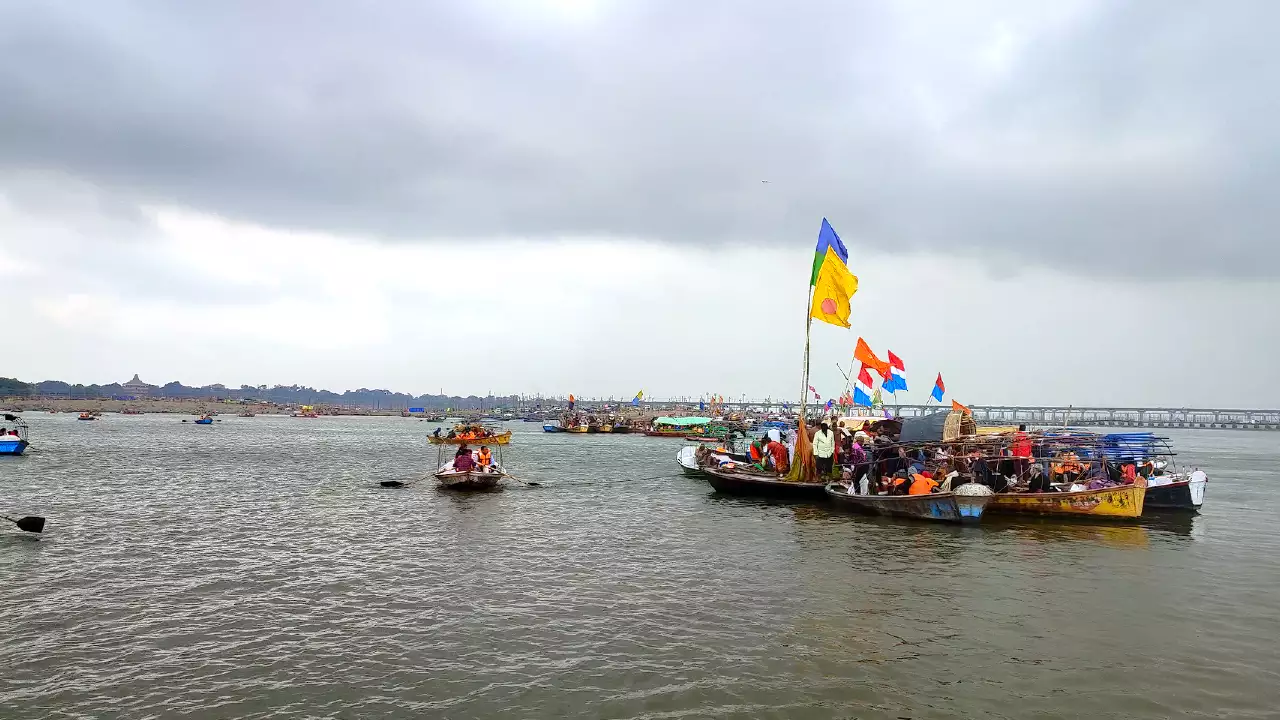 A view of Triveni Sangam at Prayagraj where the Ganga and Yamuna meet