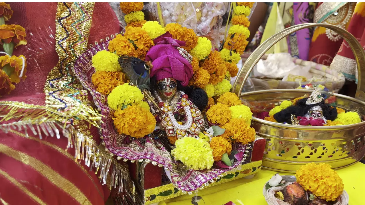 Kartik Poornima rituals — Deep Daan lamps floating on the sacred Ganga river