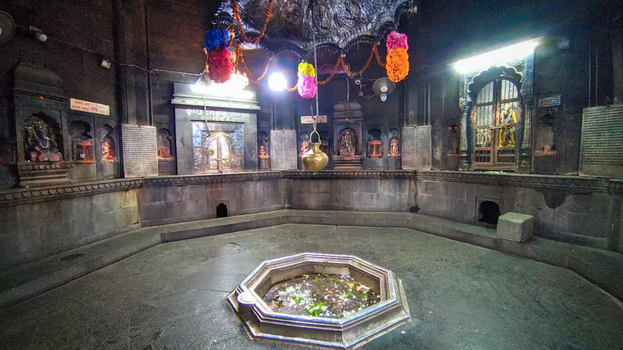 விஷ்ணுபாதர் கோயிலின் புனிதத் திருவடிச் சின்னம்